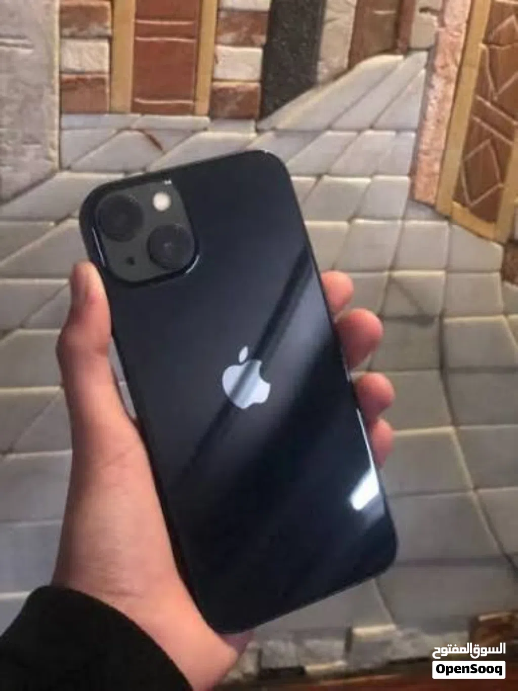 الخلاصة في الوسط iPhone 13