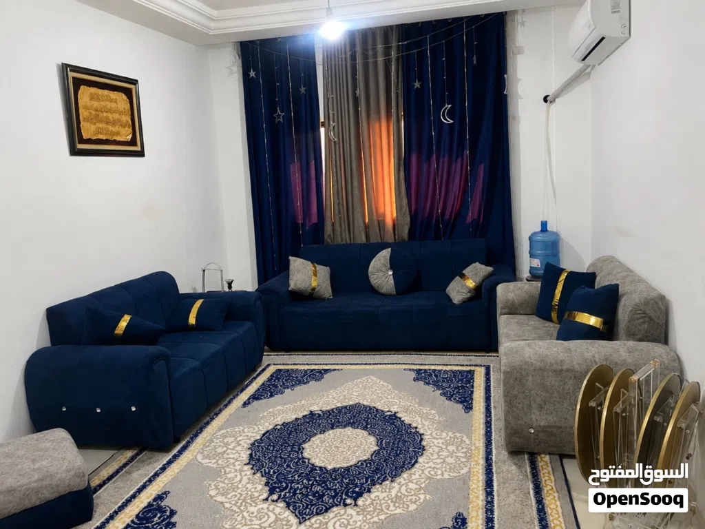 طقم كنب مع سجاده ولبرادي وطاولات