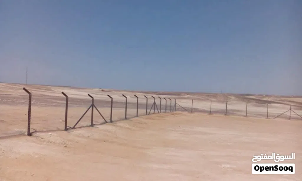 لتشييك لاراضي وبناء السلاسل و تعبيد الطرق و زراعة الأشجار و نصب الملاعب الرياضيه