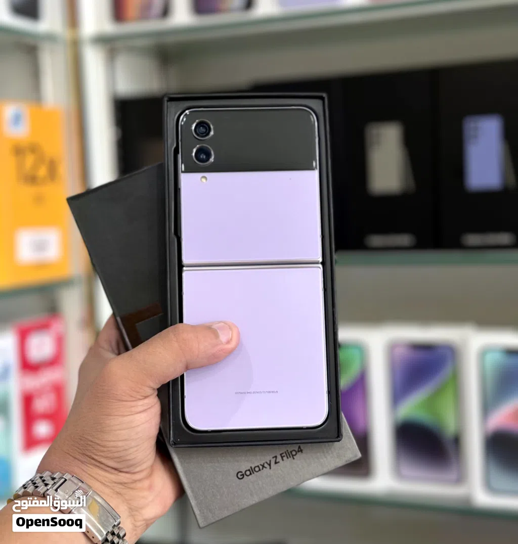 عرض خااص : Samsung Z flip 4 256gb هاتف بحالة الوكالة بدون اي شموخ أو مشاكل مع ضمان و ملحقات بأقل سعر