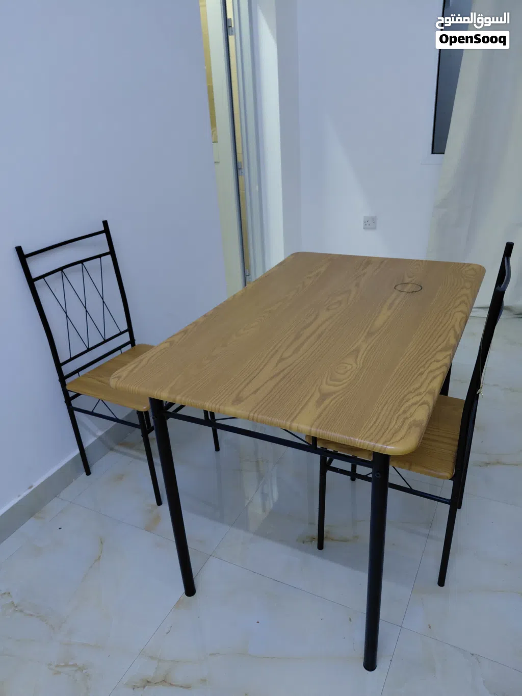 table with 4 chairs