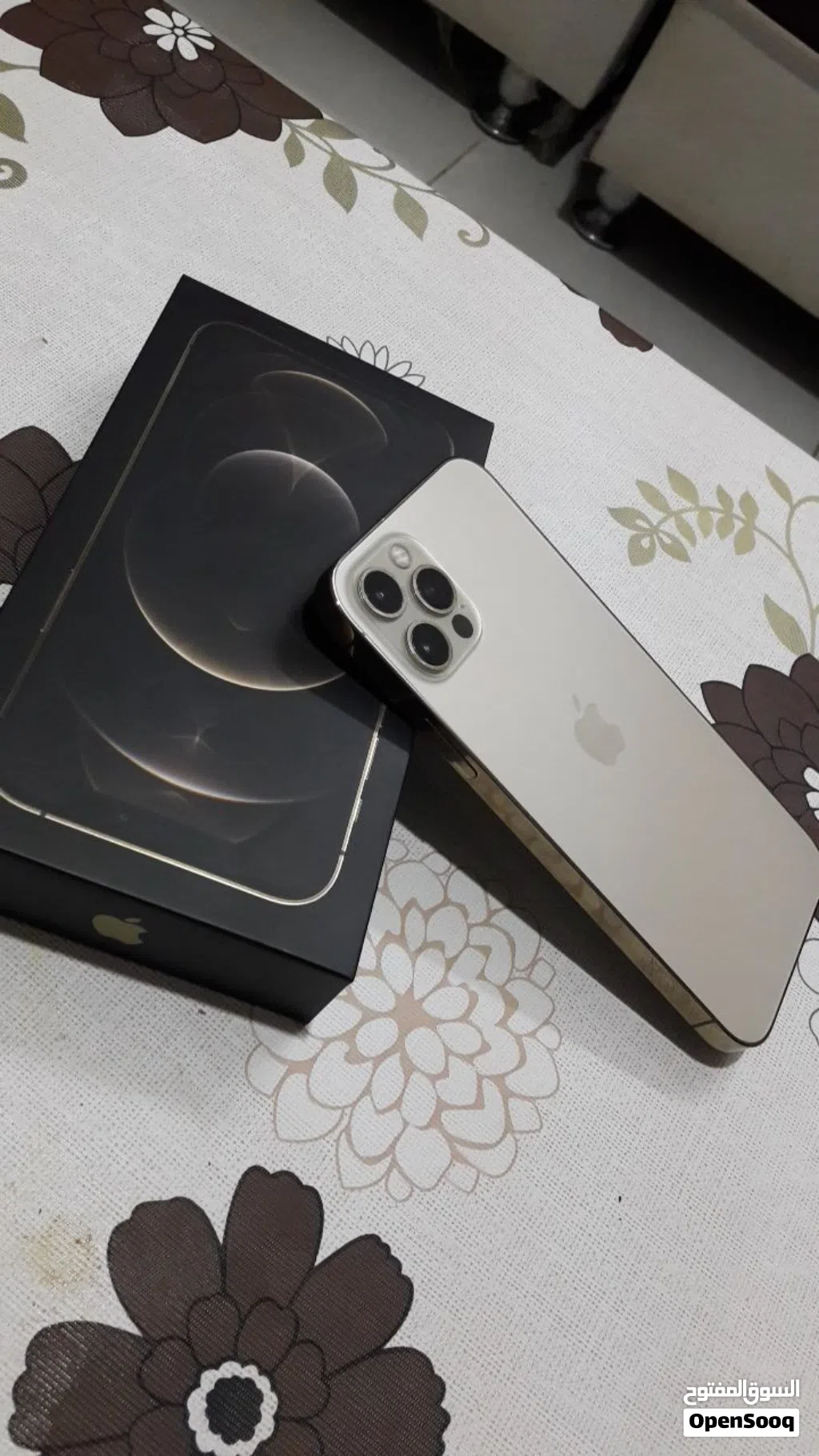 للبيع ايفون 13 بحاله جيده...........