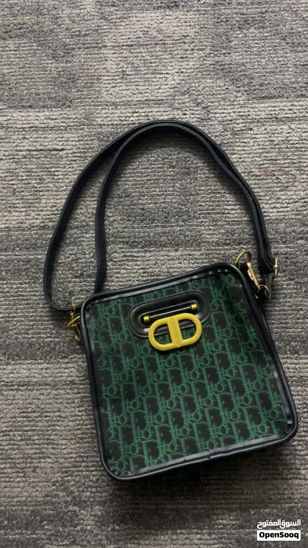 شنتة Dior للبيع