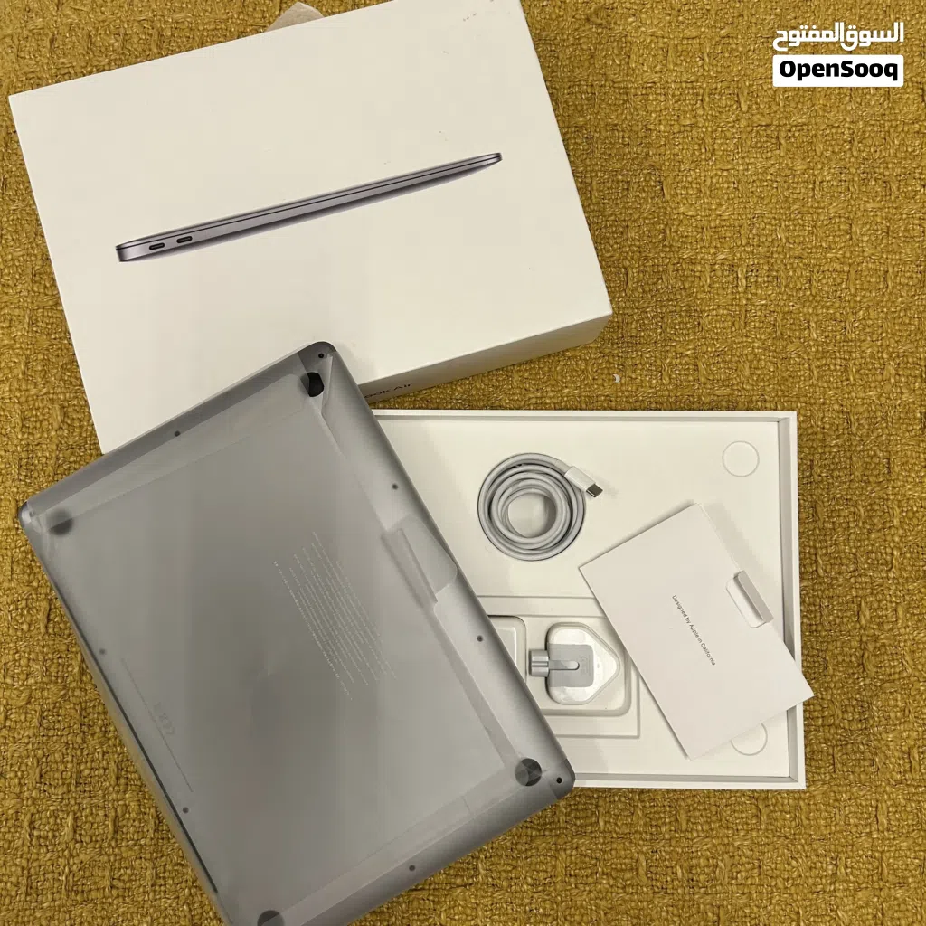 MacBook Air M1 8GB 256GB نظيف جدا كالجديد