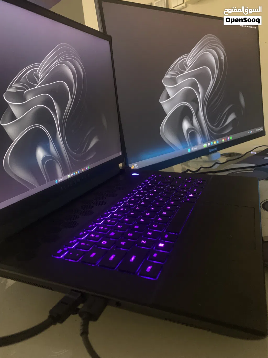 للبيع Alienware m16 R1 AMD