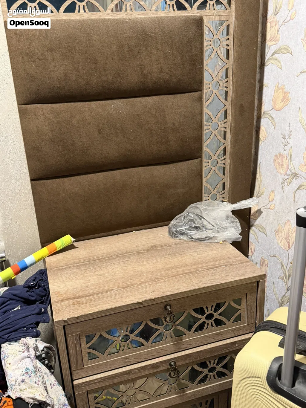 ميز مرايه للبيع ب90وبيهن مجال