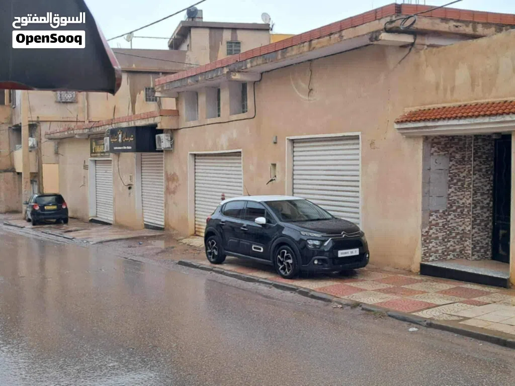 فيلا للبيع + 3 محلات تجارية – تلمسان موقع استراتيجي في تلمسان المساحة: 746 م2 فيلا فاخرة