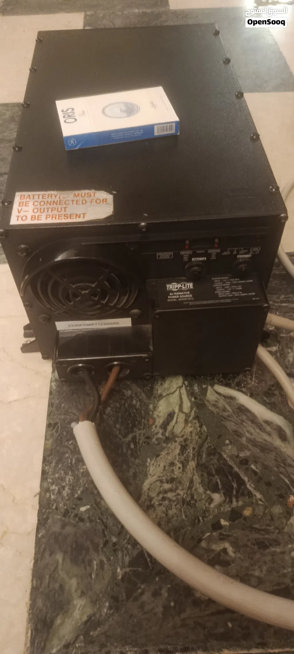 للبيع جهاز إنفرتر ومصدر طاقة بديل متكامل (Inverter/Charger) من الشركة الأمريكية العريقة Tripp-Lite،