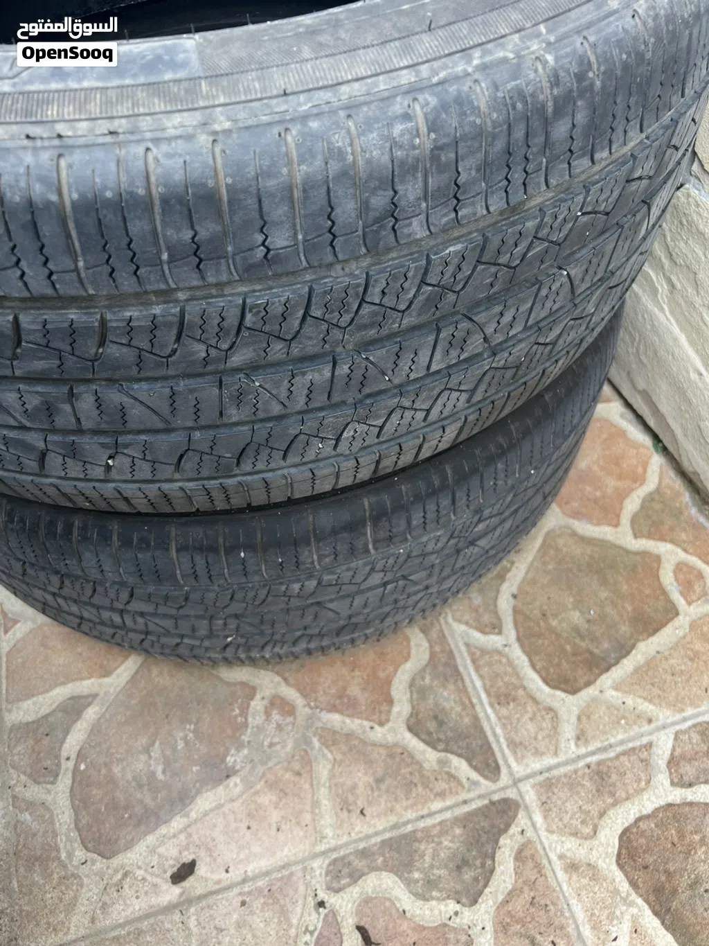 للبيع إطارين بحجم 20