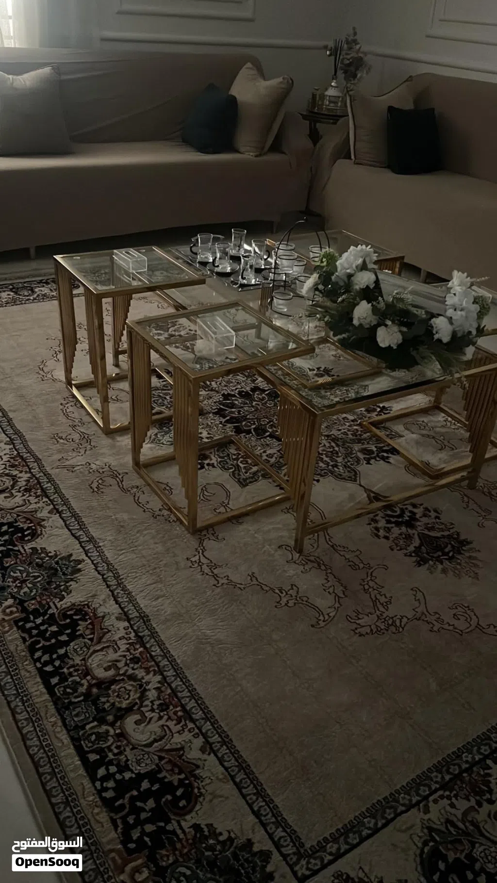 طاولات وطاولة بوفيه للبيع