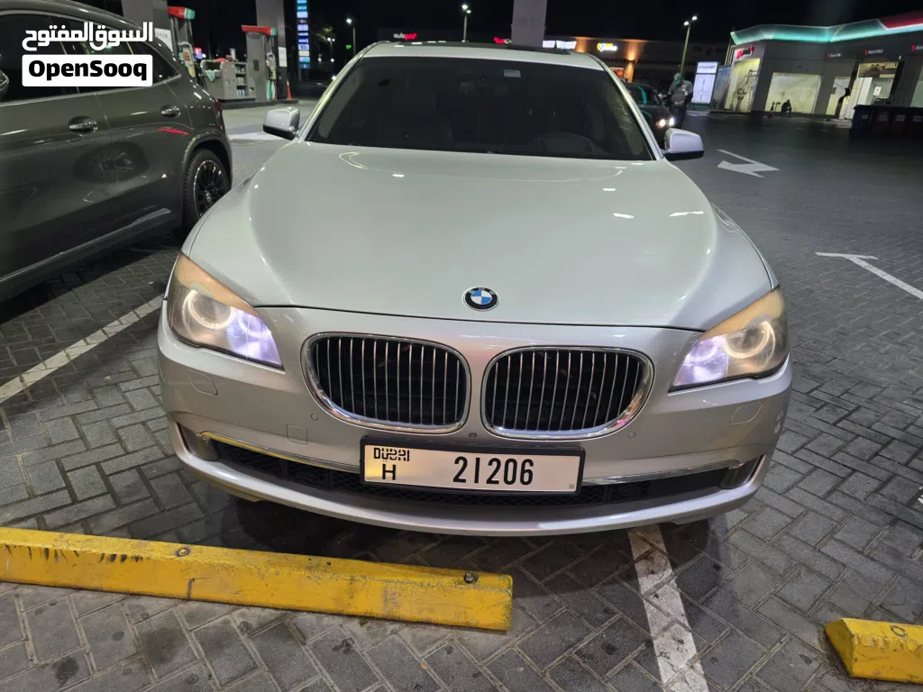 بي ام دبليو الفئة 7 740i xDrive