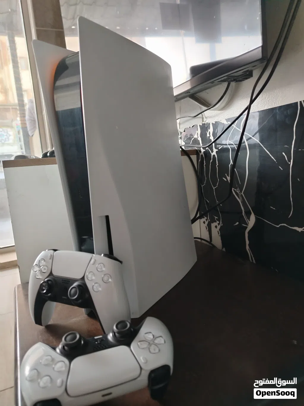 playstation 5 disc معها ايدتين بحالة الوكالة 5 خمس اشهر مكفولة