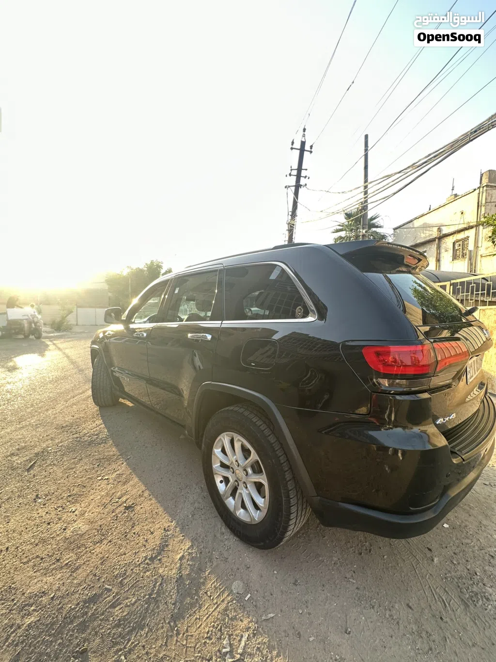 جیپ گراند چێرۆکی Laredo