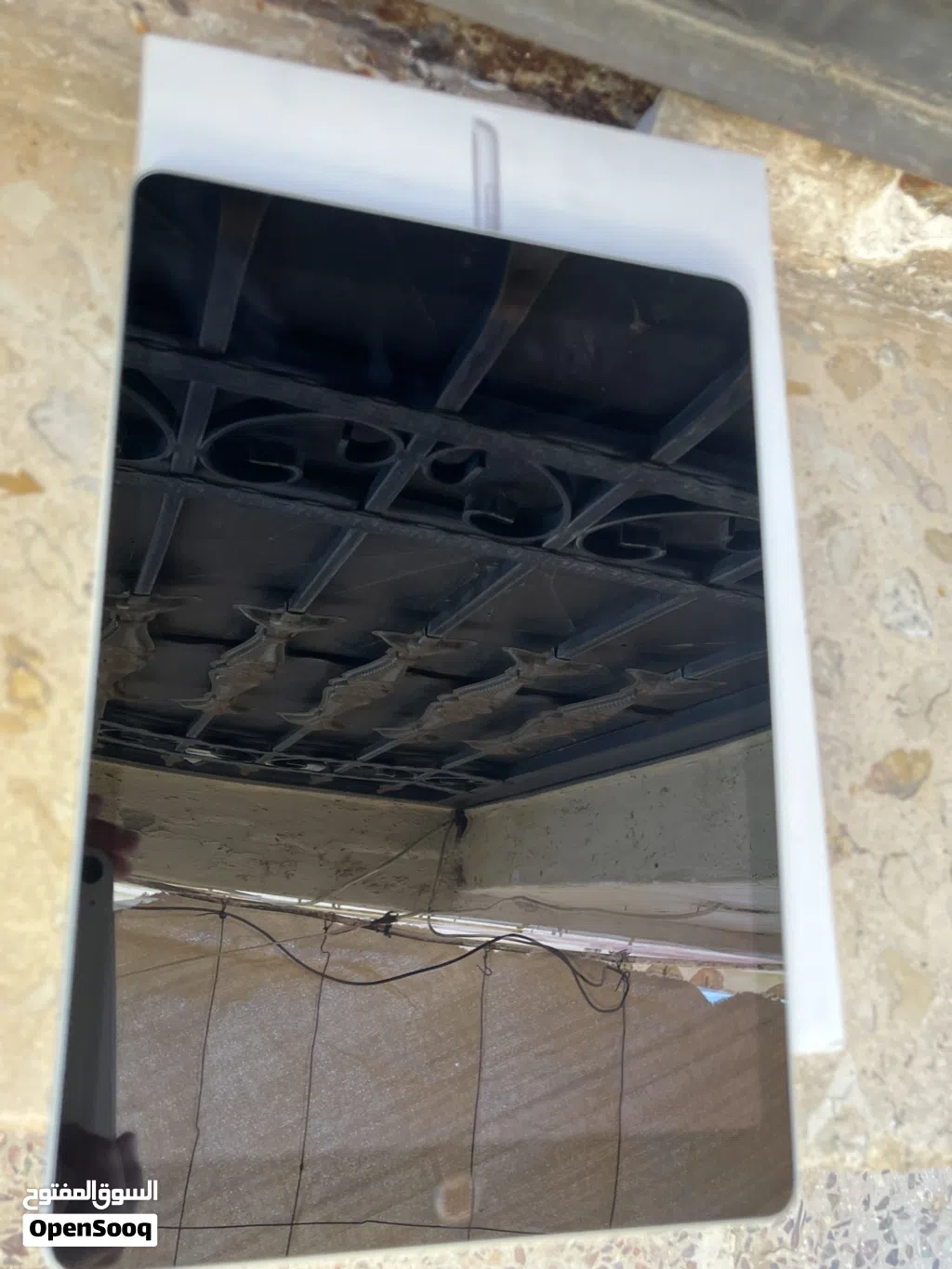 ايباد الجيل التاسع بحاله الوكاله التبديل على ايفون 13 عادي فقط يوجد مع الايباد كرتونه