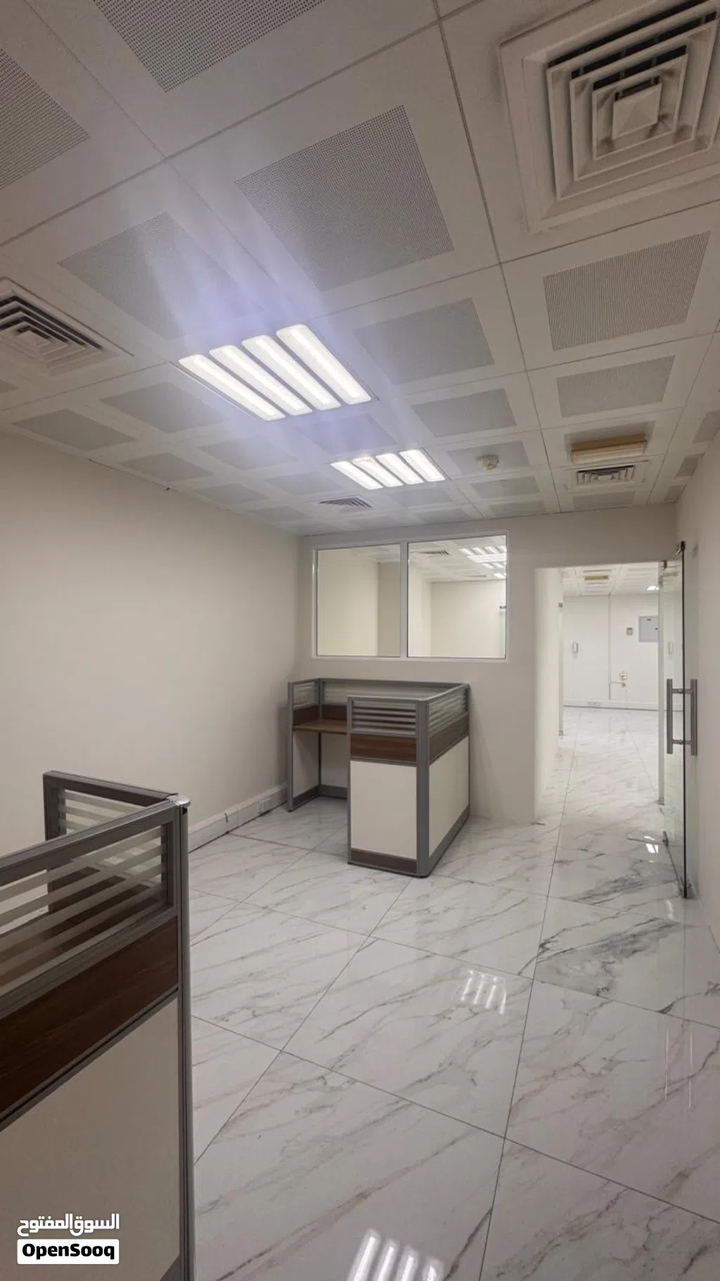 مكتب 120م بمساحه مفتوحه للايجار في 18 نوفمبر العذيبه/ Office Open Space For Rent In 18 Novembr