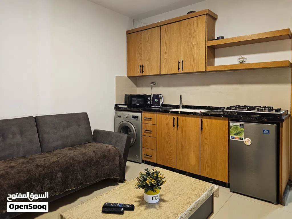 استديو مفروش للإيجار في رام الله – شارع الإرسال – قرب عمارة السفينة – قرب شركة جوال