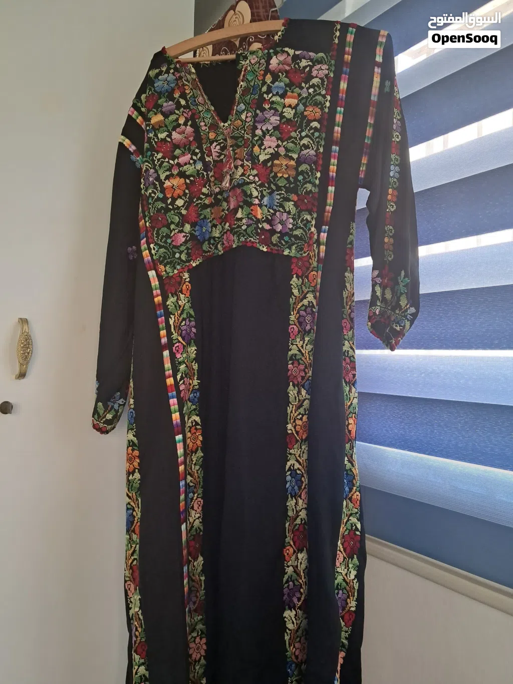 ثوب تطريز يدوي مكلف فوق 250 دينار للبيع ب 150