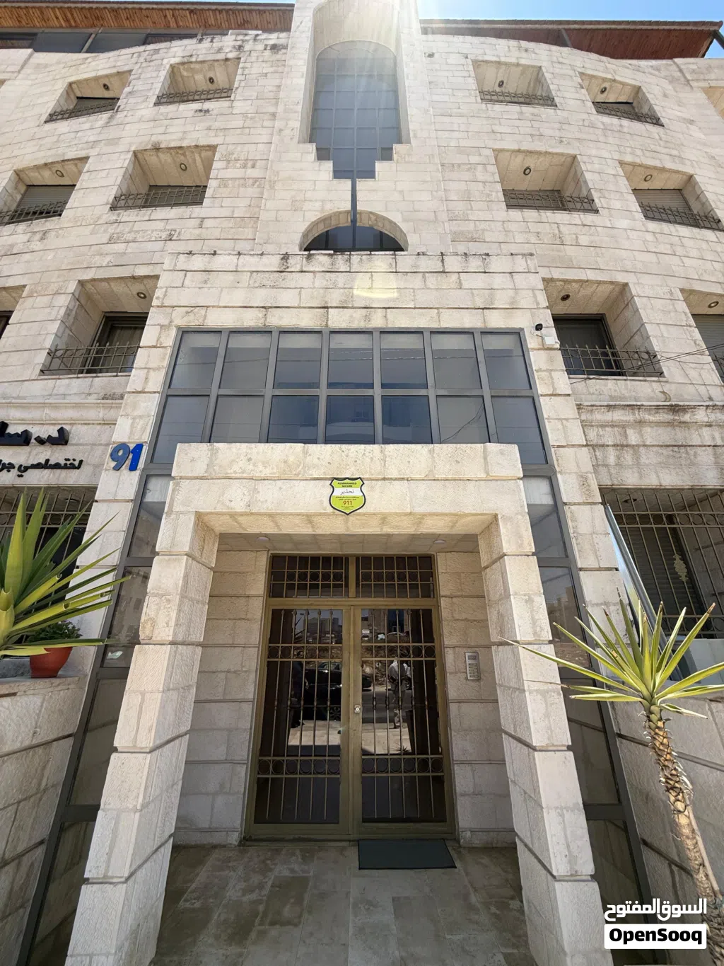 شقة مع روف "منفصلين" للبيع اطلالة عالية مساحة اجمالية (260) متر في اجمل مناطق تلاع العلي
