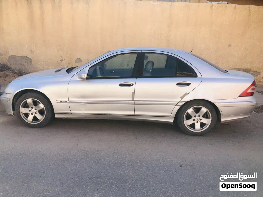 مرسيدس بنز الفئة-C C 320