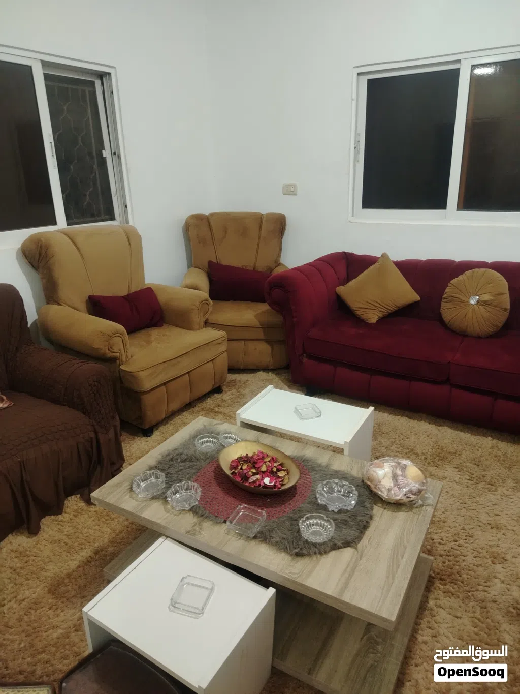 طقم كنب كورنر مستعمل شبه جديد مع طقم كنب عادي