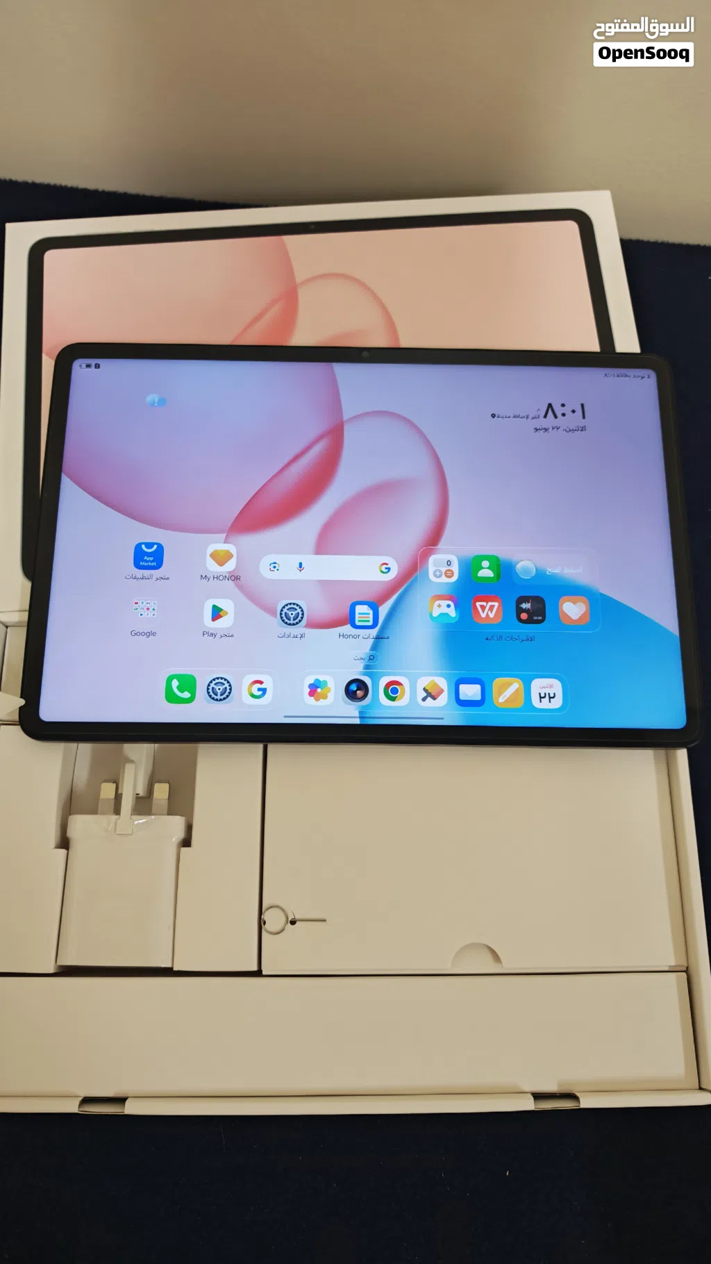 هونور باد 10 مثل الجديد مع ضمان وجميع الملحقات ويدعم منفذ شريحه ذاكره 256 GB