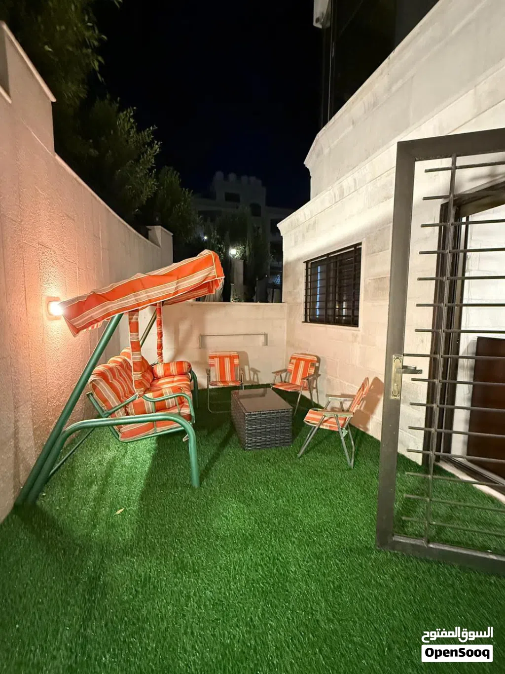 شقة مفروشة فاخرة مع ترس - ام السماق / غرفتين 100م2 Furnished Luxury Apartment w/ private terrace