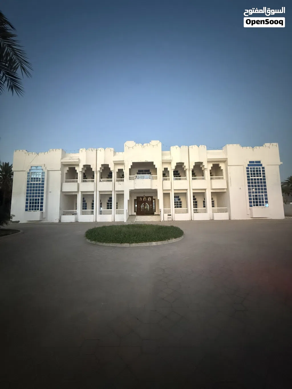 مبنى سكني كبير جداً في وسط البريمي للايجار
