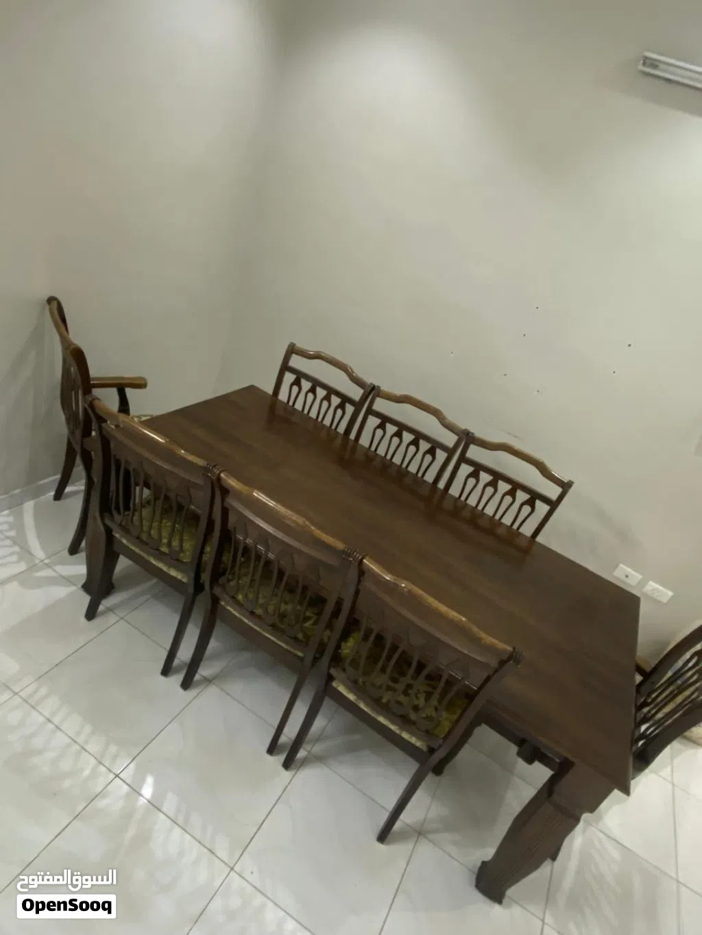 Dining Table with 8 Chairs – Neat & Clean – Excellent Condition