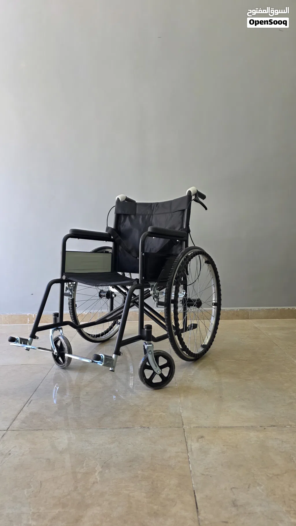 كرسي متحرك طبي قابل للطي بجودة ومواصفات عالية (wheelchair )