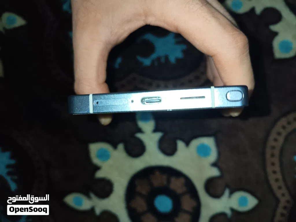 جالاكسي S25 الترا سامسونج لون أبيض بحالة ممتازة سعة 256 جيجابايت