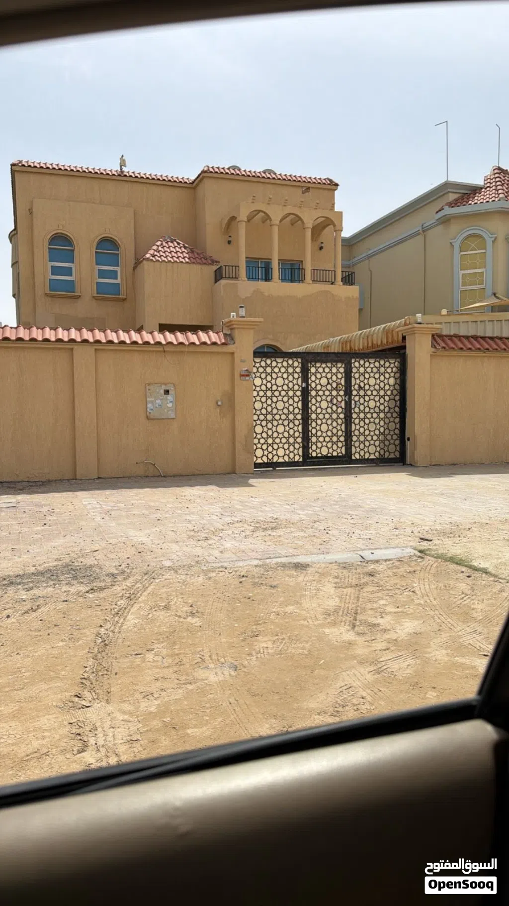 فيلا للبيع في عجمان مساحة كبيرة