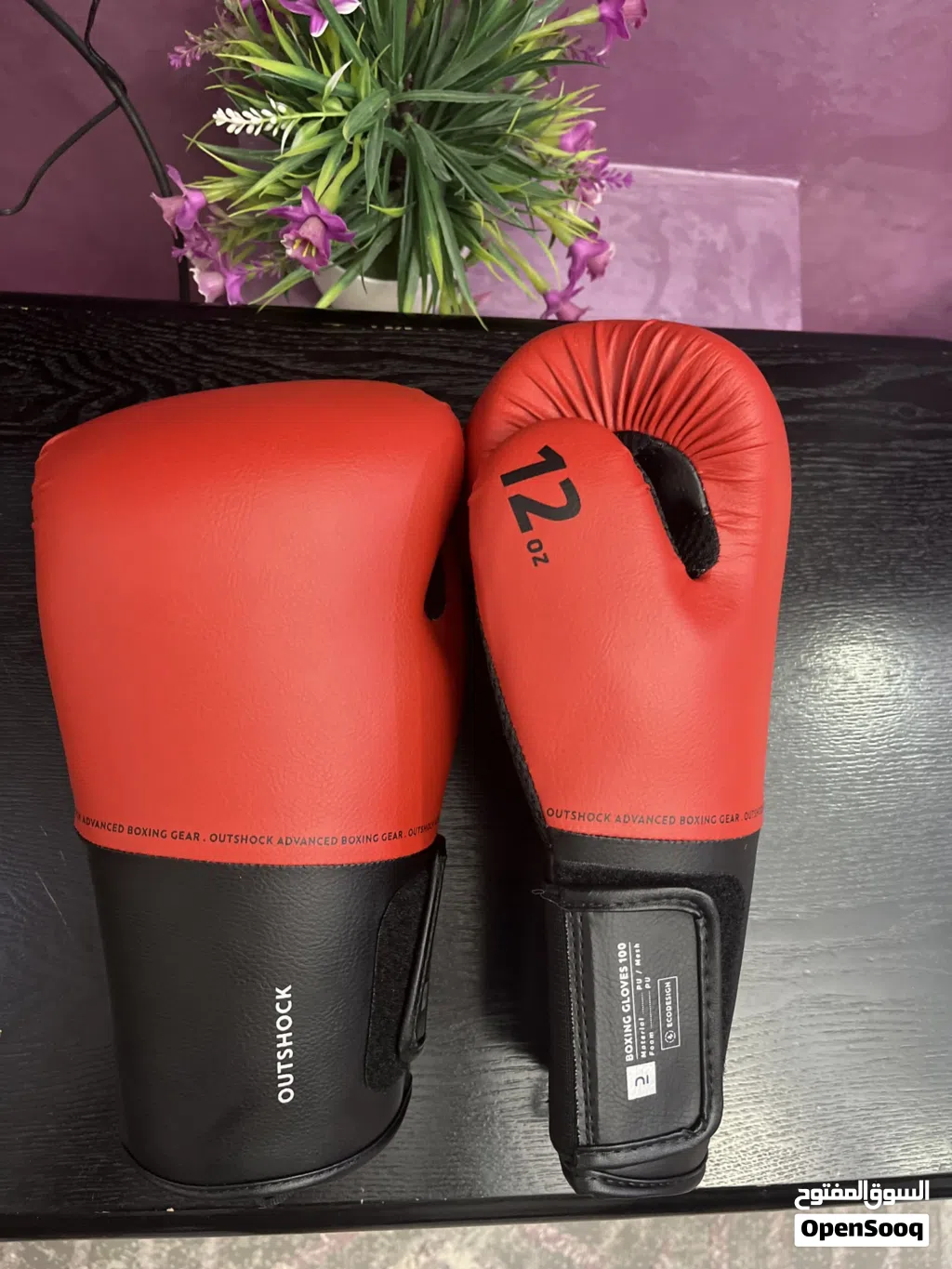 قفازات ملاكمة للبيع من شركة outshock decathlon غير مستخدم أبداً