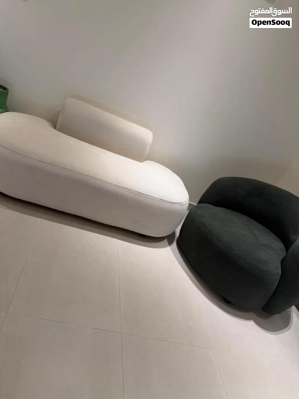 كنباي مفرد ووحده مجوز للبيع مع طاولة وسط