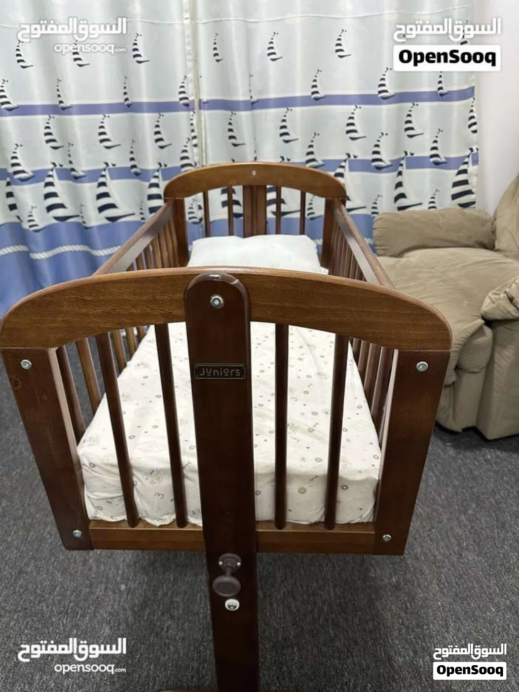 تخت بيبي حديث ولاده مع فرشه بحاله ممتازه من جونيور