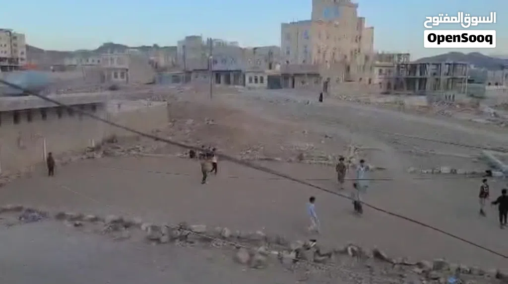 ارضية 3 لبن حر ع خط شارع تعز في حي نادي الفروسية