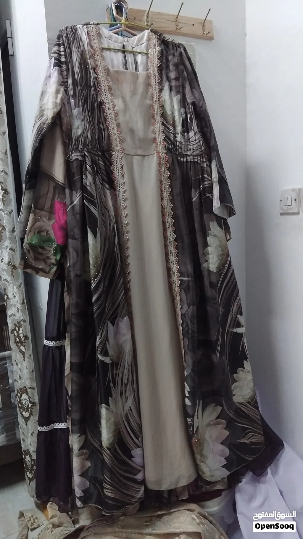 فساتين شبه جديد