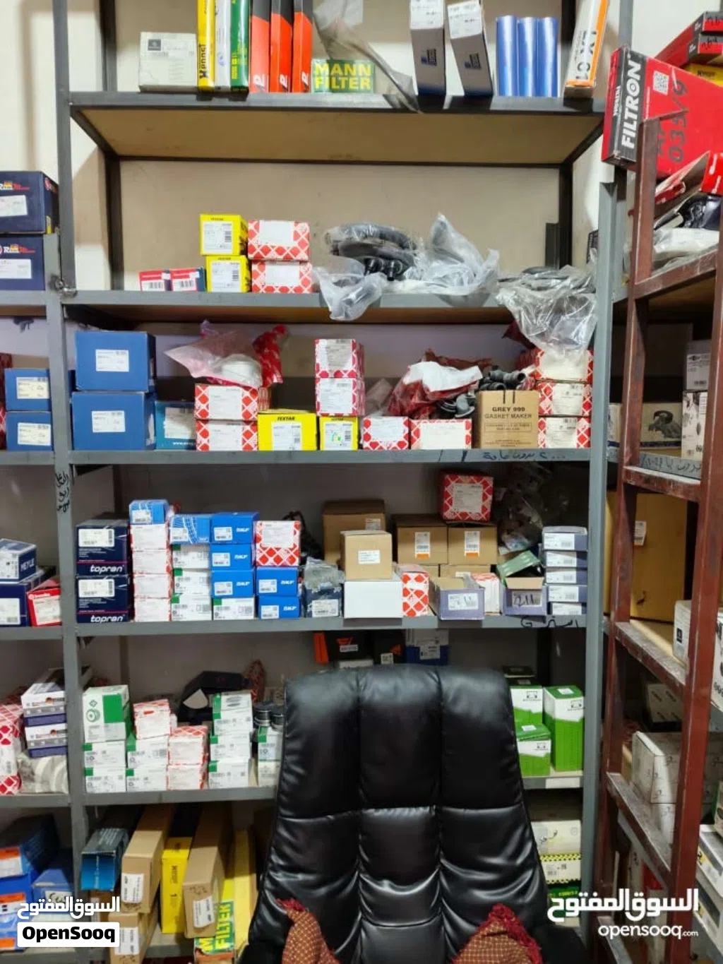 محل تجاري موقع حيوي ونشيط للبيع