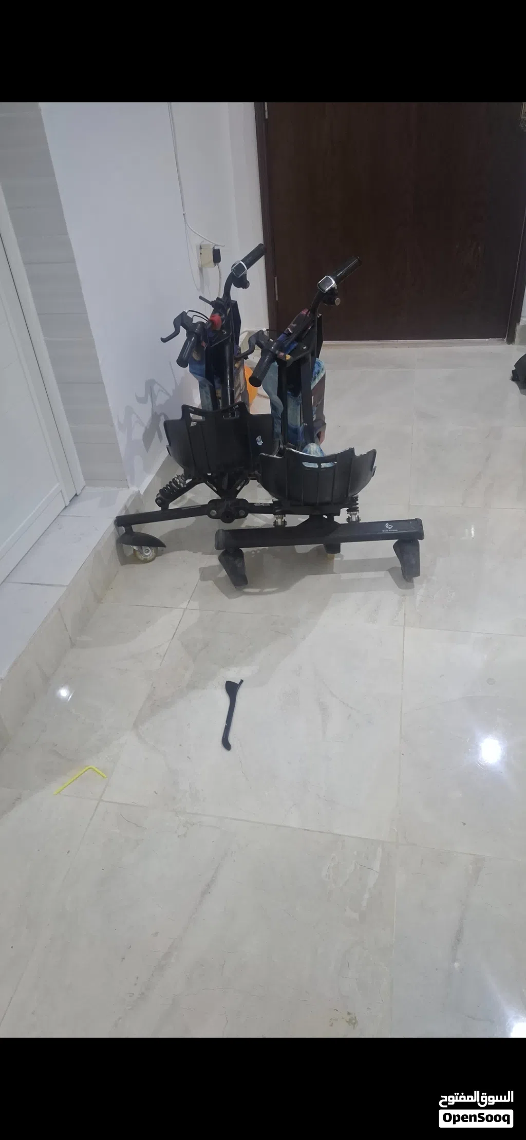 للبيع عدد سكوترات 2 مع شواحن ومفاتيح شغالين 100/100