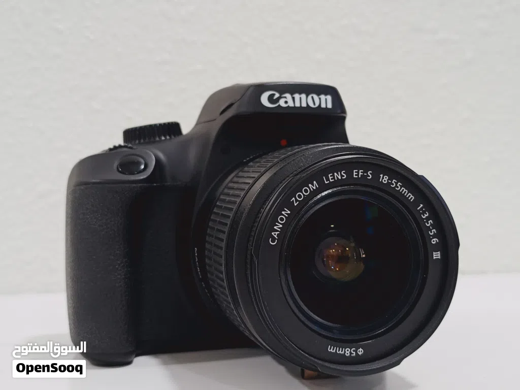 كاميرا كانون EOS4000D في حالة ممتازة مع كامل الملحقات ومع عدسة EFS 18 -55mm