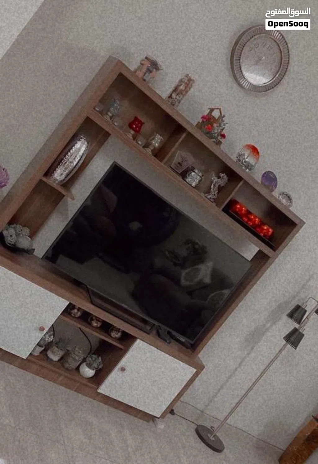Tv shelf/tv rack