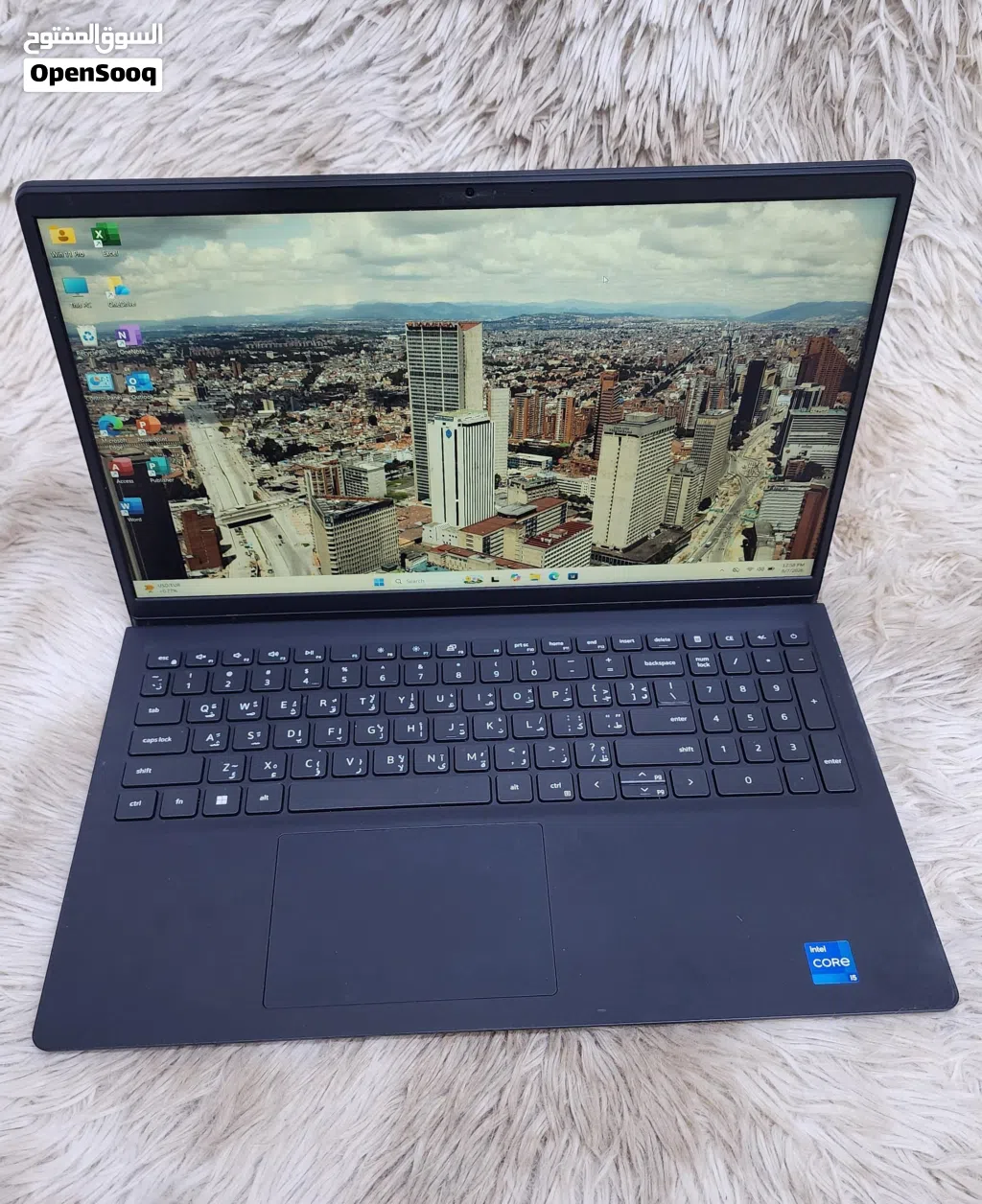Dell touchscreen laptop i5-11th 4gb iris xe graphics 15.6inches FHD display 8gb ddr4 Ram 256gb ssd