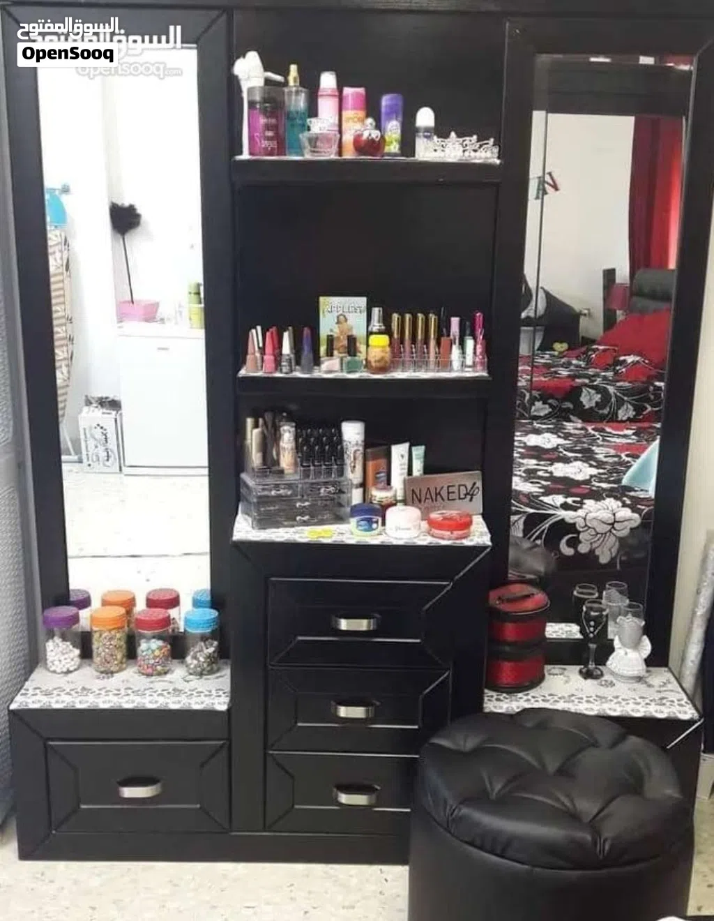 تسريحة غرفة نوم مع 2 كومادينة لون اسود