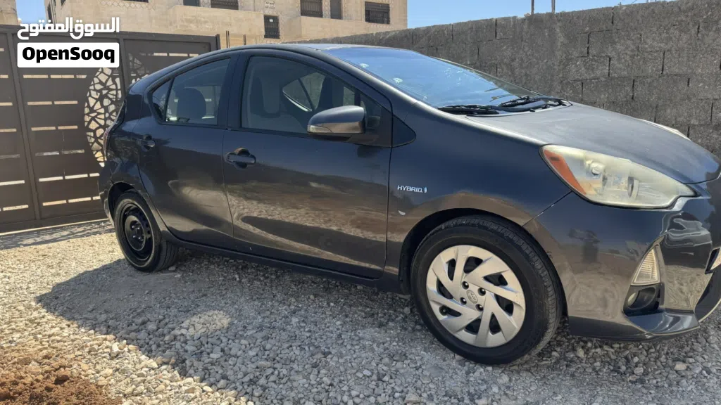 تويوتا بريوس Prius C