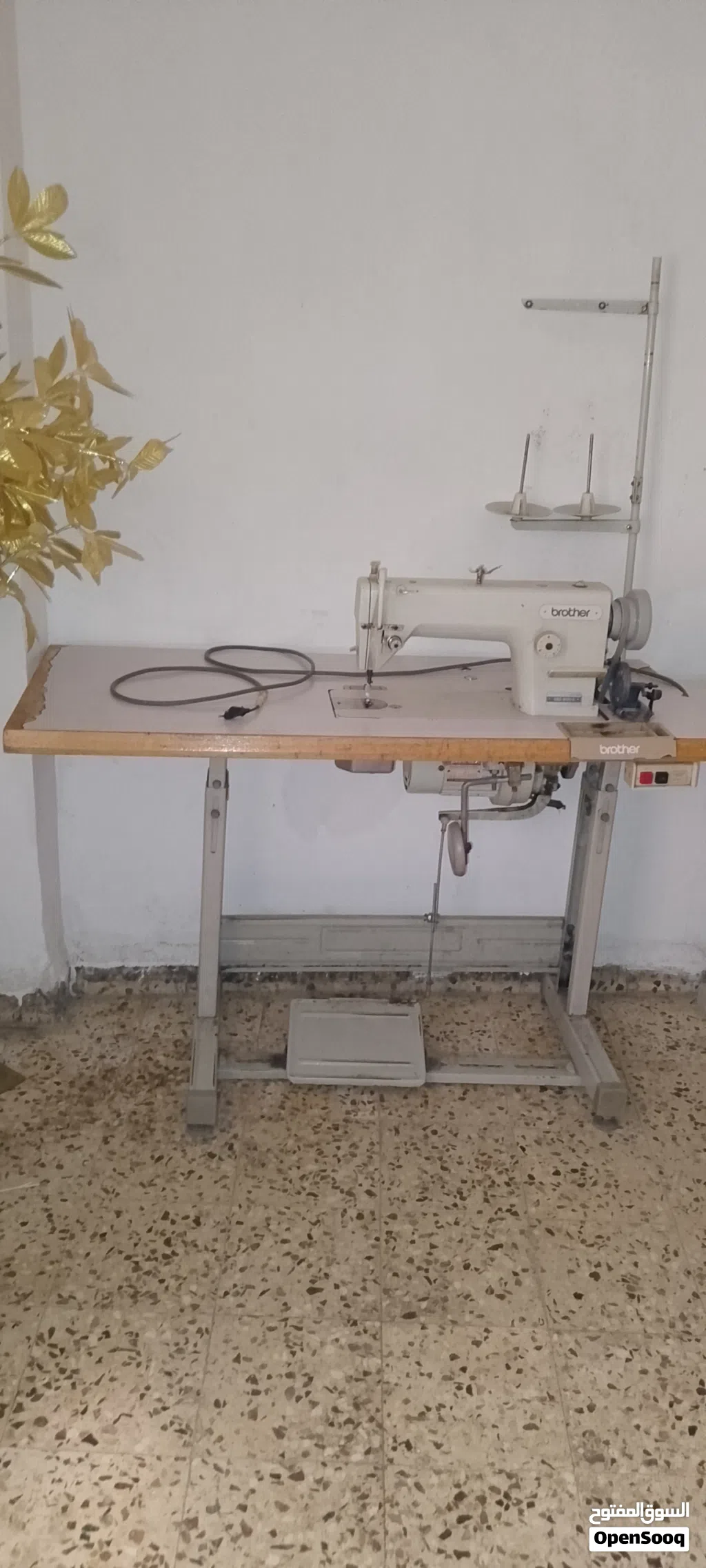ماكينات خياطة صناعية للبيع (ماكينة أوفرلوك Yamato + ماكينة درزة Brother) بحالة ممتازة