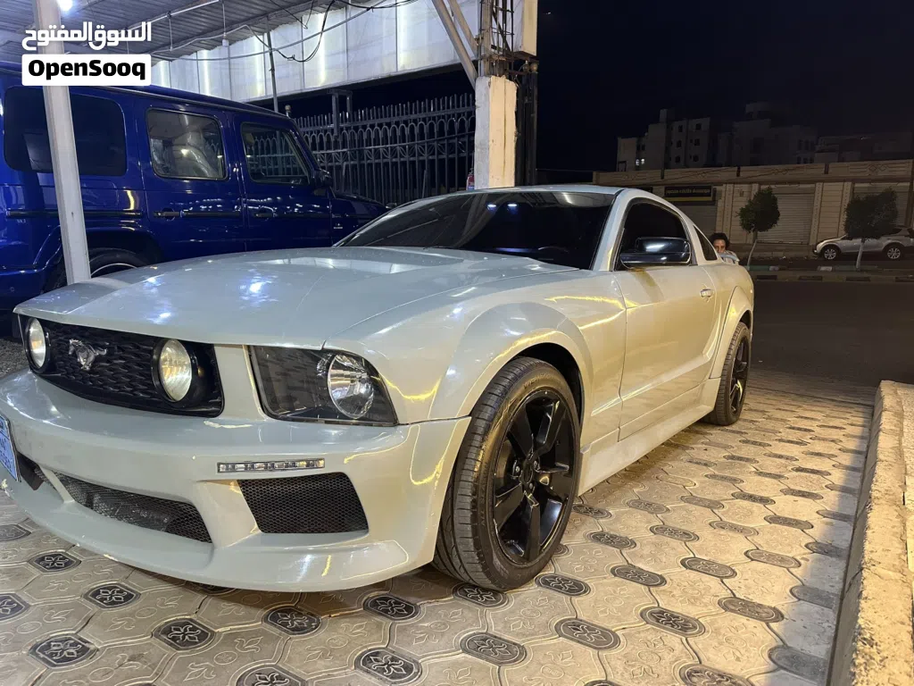 Ford Mustang Standard V6