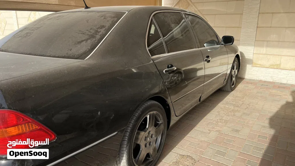 للبيع لكزس 430 موديل 2002 سكراب او الي يبا يشتريها