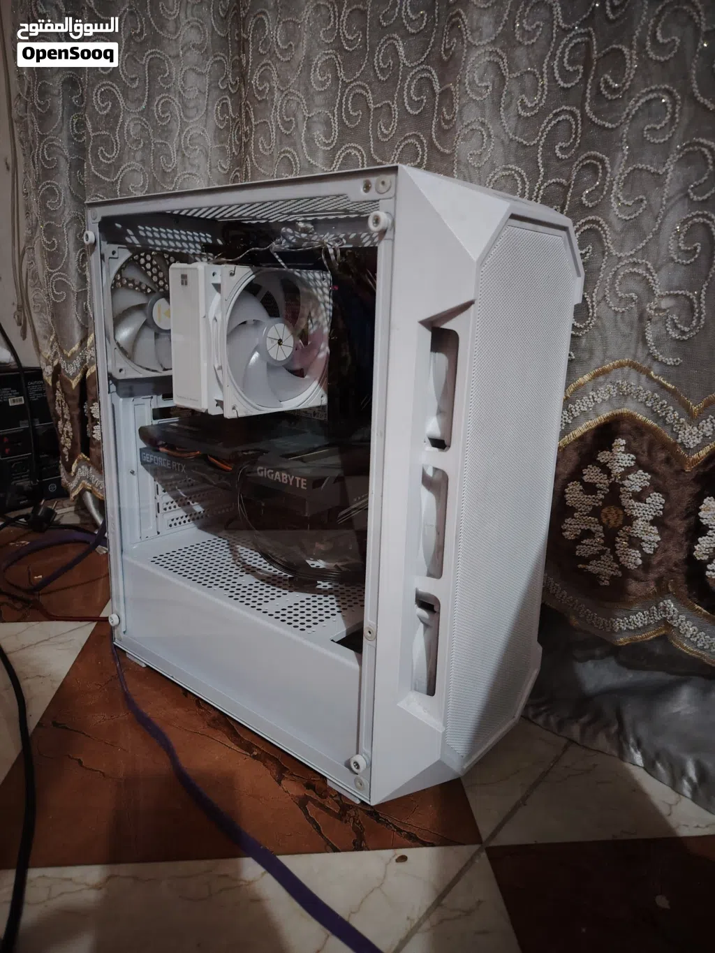 case للبيع