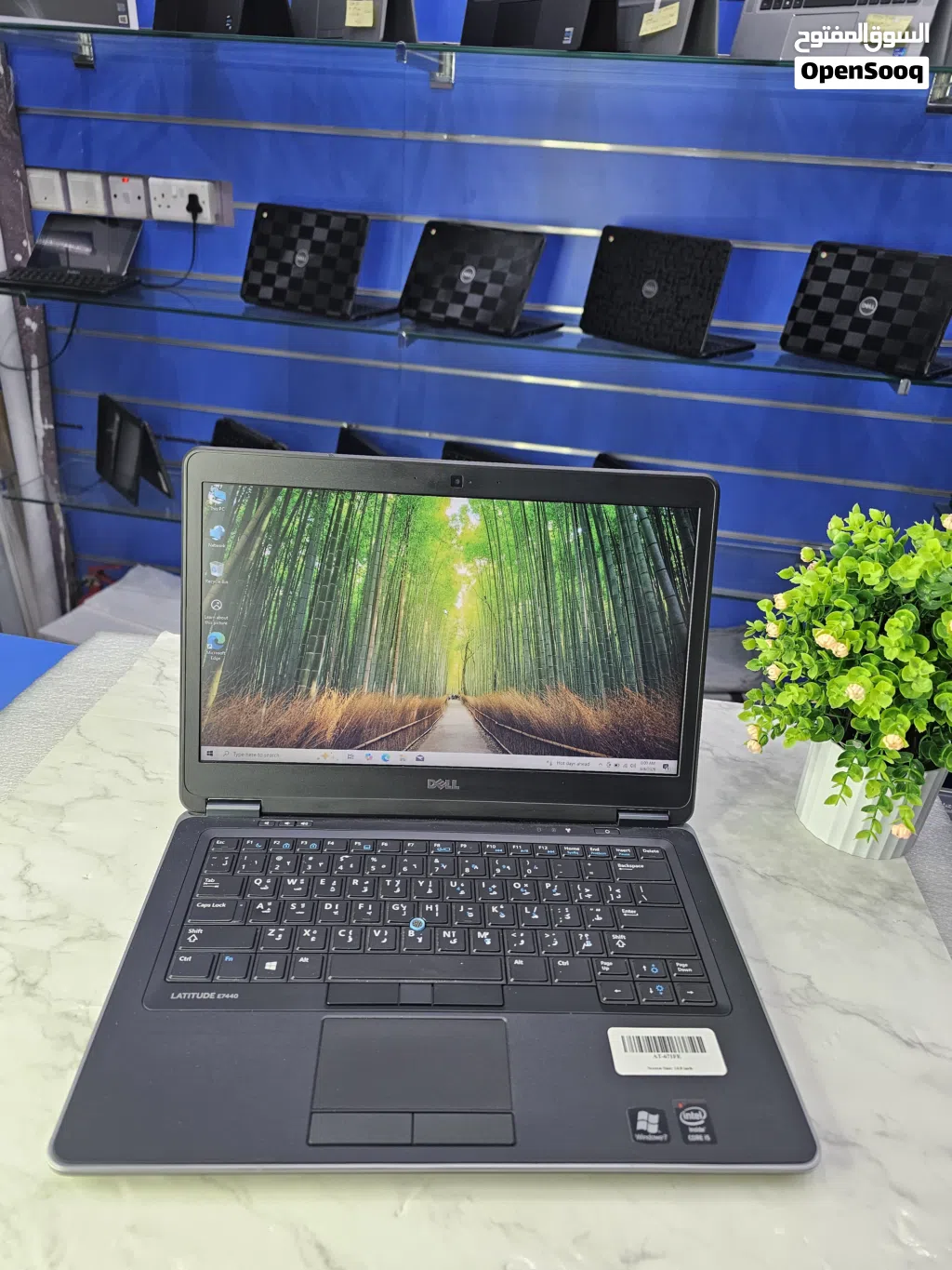 Dell Latitude E7440 Processor Core i5 4TH Generation 8GB Ram 256 GB Storage 14-inch screen size