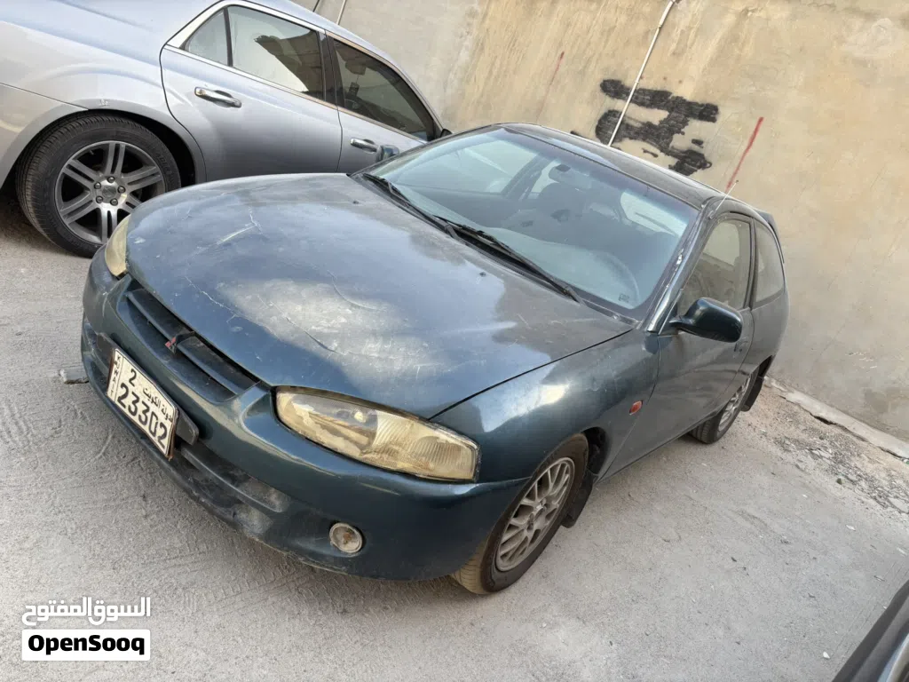 السياره كل شي فيها شغال تحتاج باتري