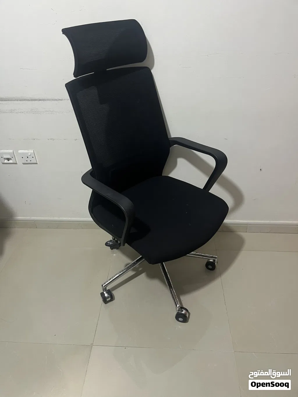 Ergonomic Mesh Office Chair with Headrest – Excellent Condition